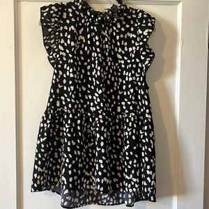 Large Black and Cream Printed Top!